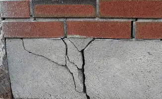 Concrete foundation with serious structural damage in Des Moines, IA