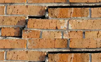 Brick wall with serious structural damage in Des Moines, IA